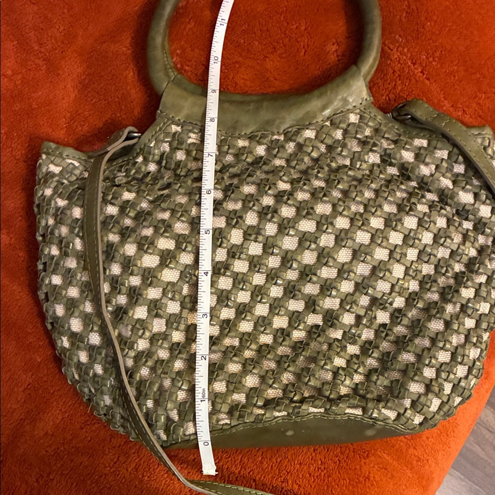 Elegant Woven Leather Handbag - Army Green and Cream - Picture 4 of 14